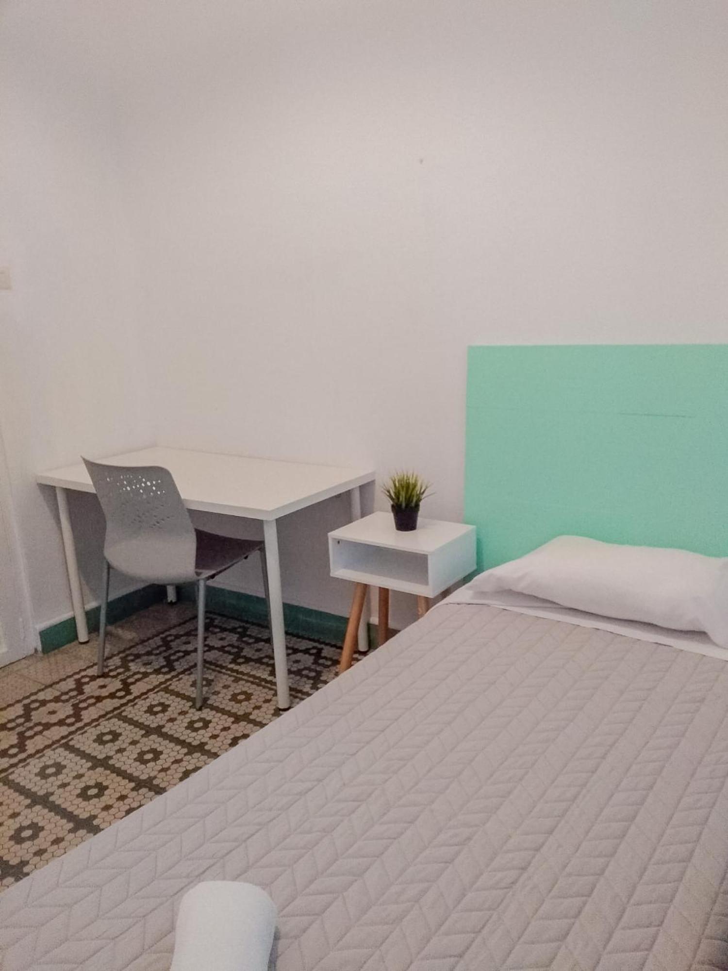 Bbtk Bed And Bike Hotell Málaga Exteriör bild